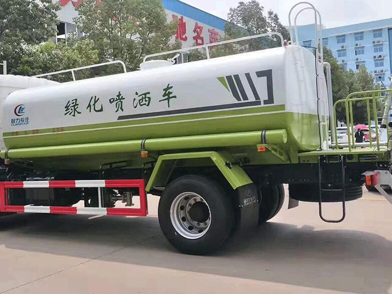 東風(fēng)天錦灑水車(chē)